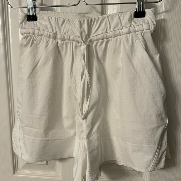 Lululemon Cinchable Waist High-Rise Woven Shorts 3.5” - Picture 2 of 7